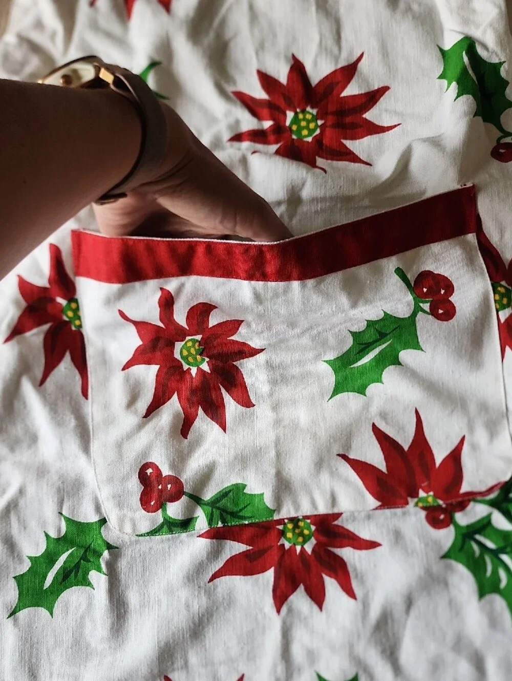 Crate&Barrel Red Poinsettia & Green Holly Holiday Apron